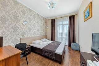 Гостиница Валентин Голубая Бухта Улучшенный двухместный номер Делюкс с 1 кроватью или 2 отдельными кроватями-1